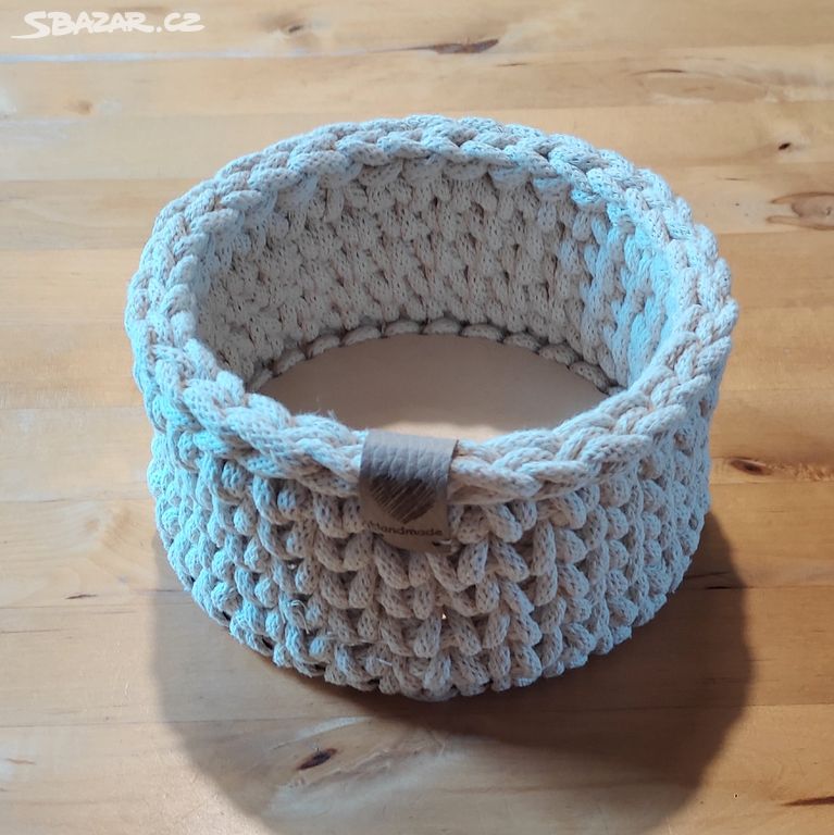 Háčkovaný macrame košík