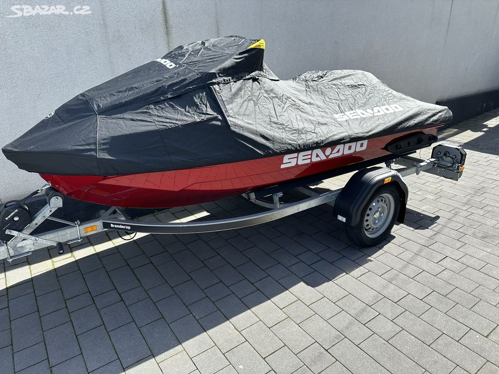 Skútr vodní Sea-Doo RXT XRS 3-up 325hp červený