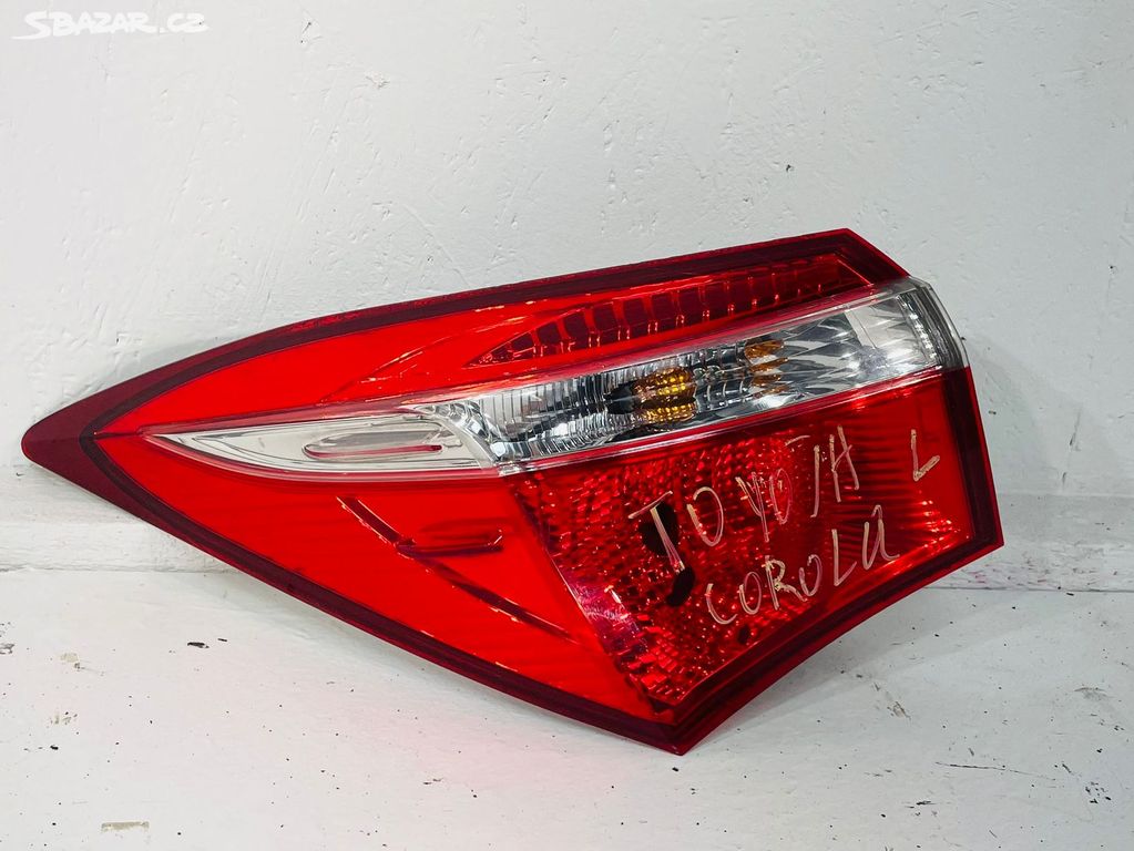 Zadní leva světla Toyota Corolla Sedan 2013-2016