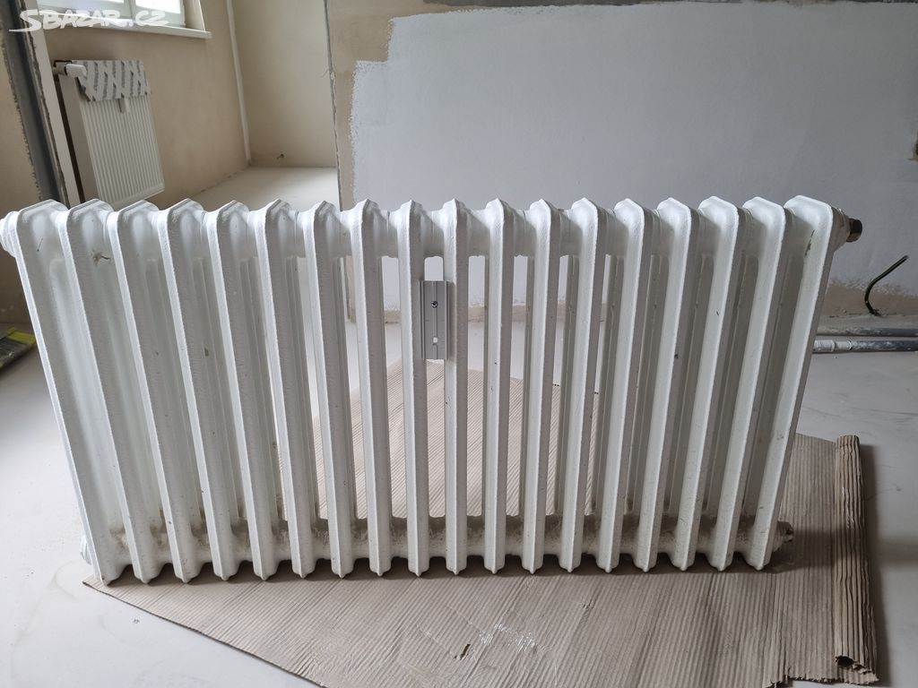 Litinový radiator, 3 řady, 18 žeber