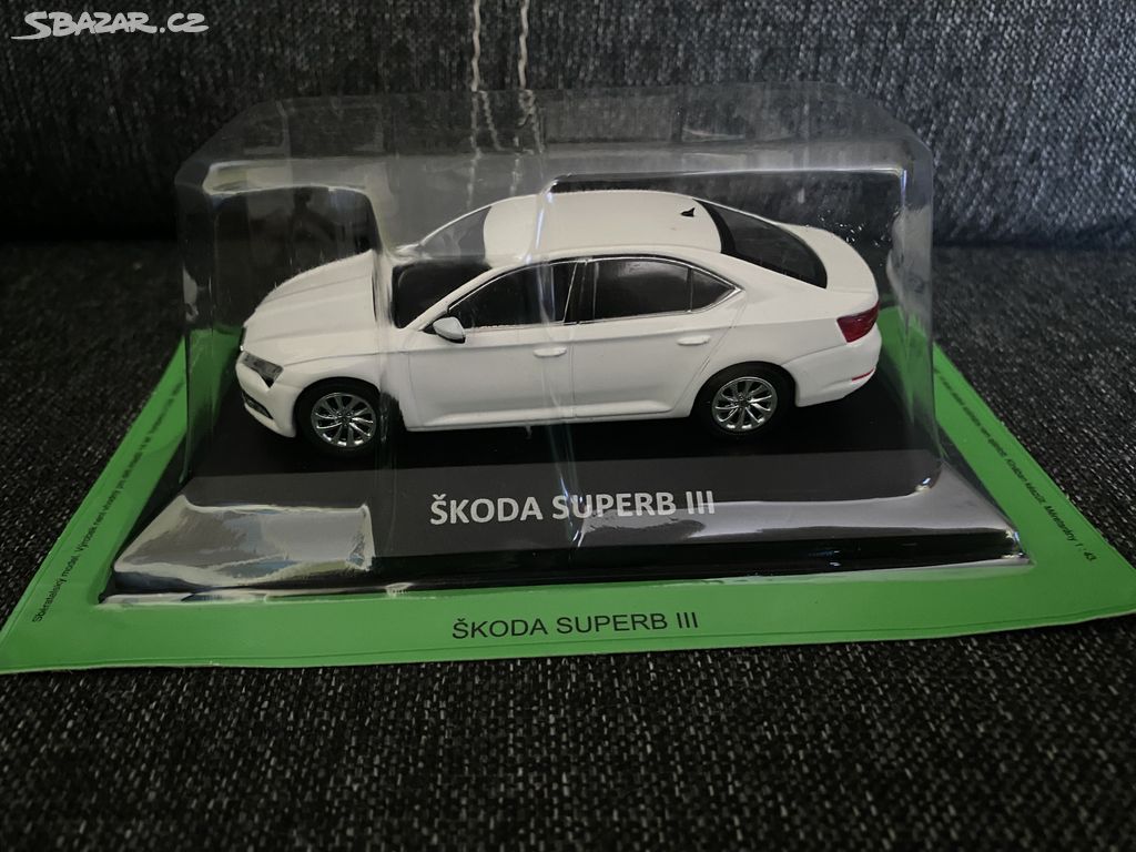 Škoda Superb III 1:43 bílá - white