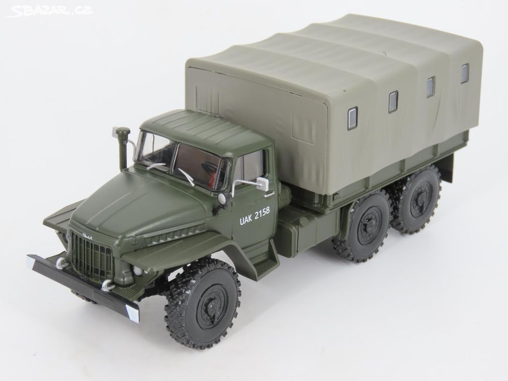 Model auta Ural 375D 1:43 DeAgostini