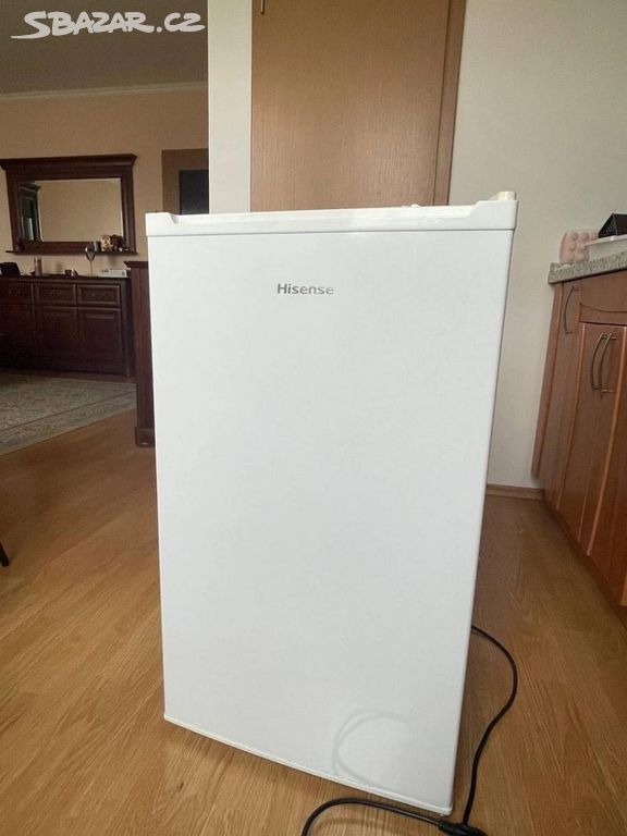 prakticky NOVÁ A++ lednice s mrazákem 85cm HISENSE