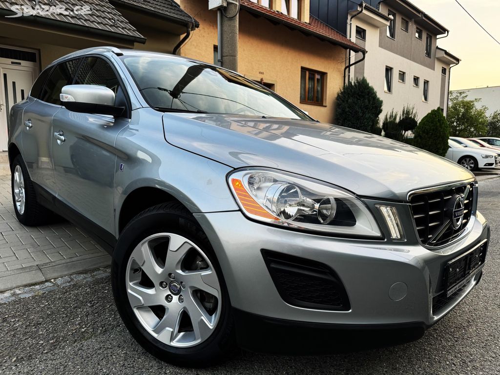 VOLVO XC60 2.4D3 AWD AUTOMAT,KŮŽE,NAVI,SERVISKA,