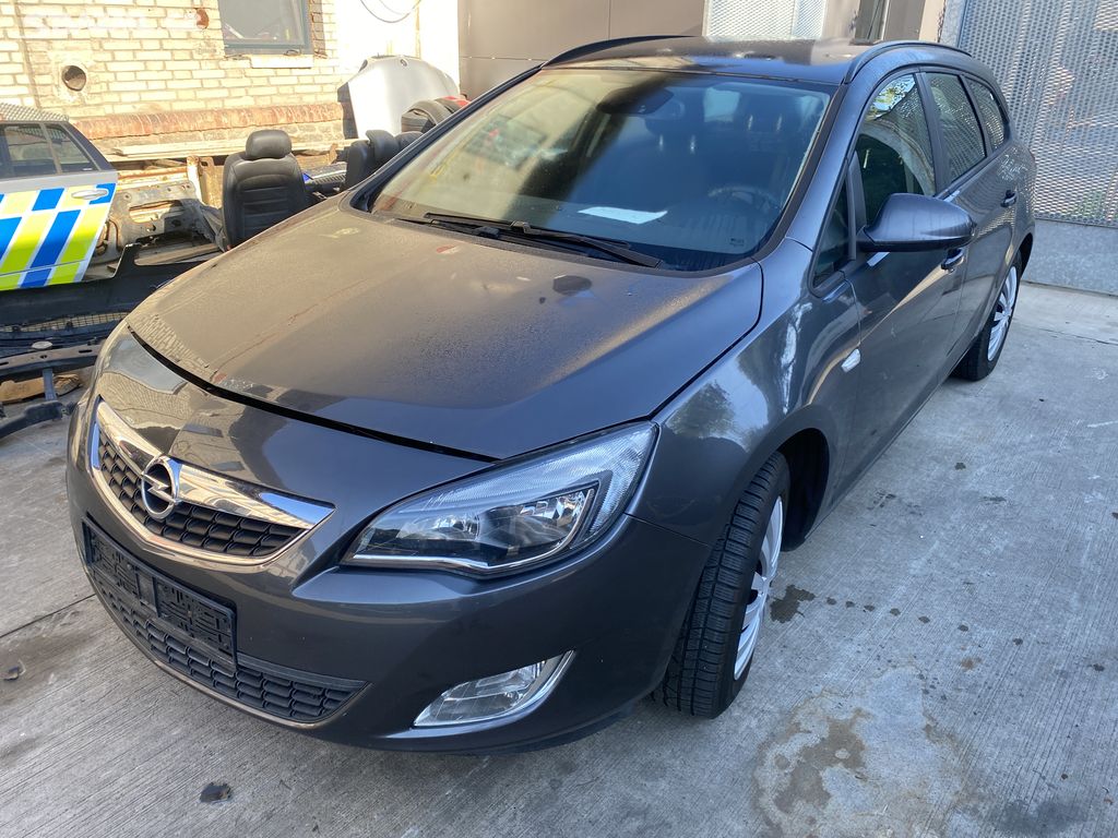 Opel Astra J 1.4T 103kW - Náhradní díly