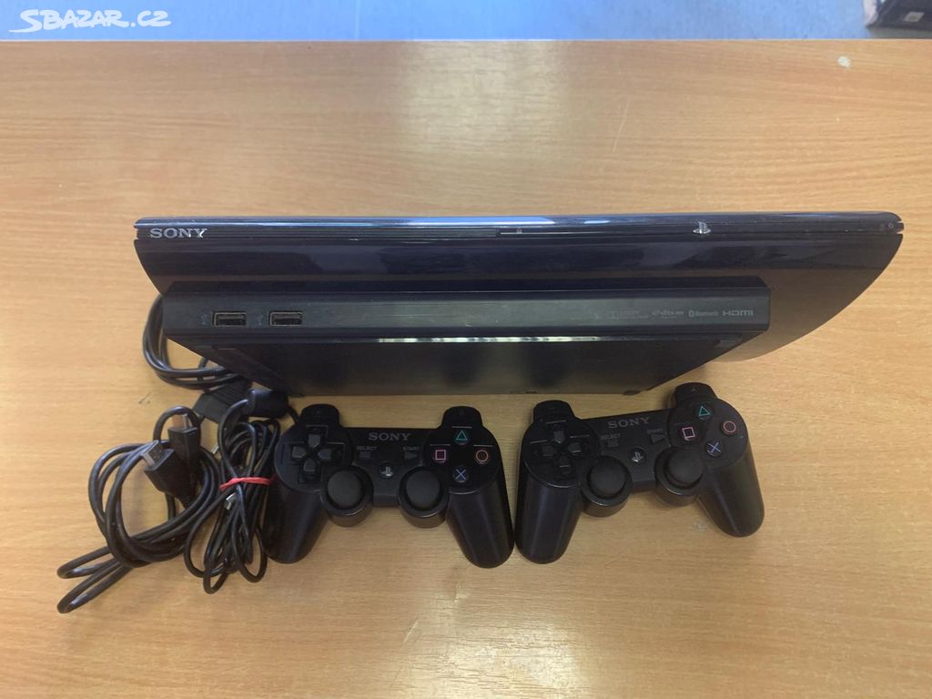 PlayStation 3 + 2 ovladače