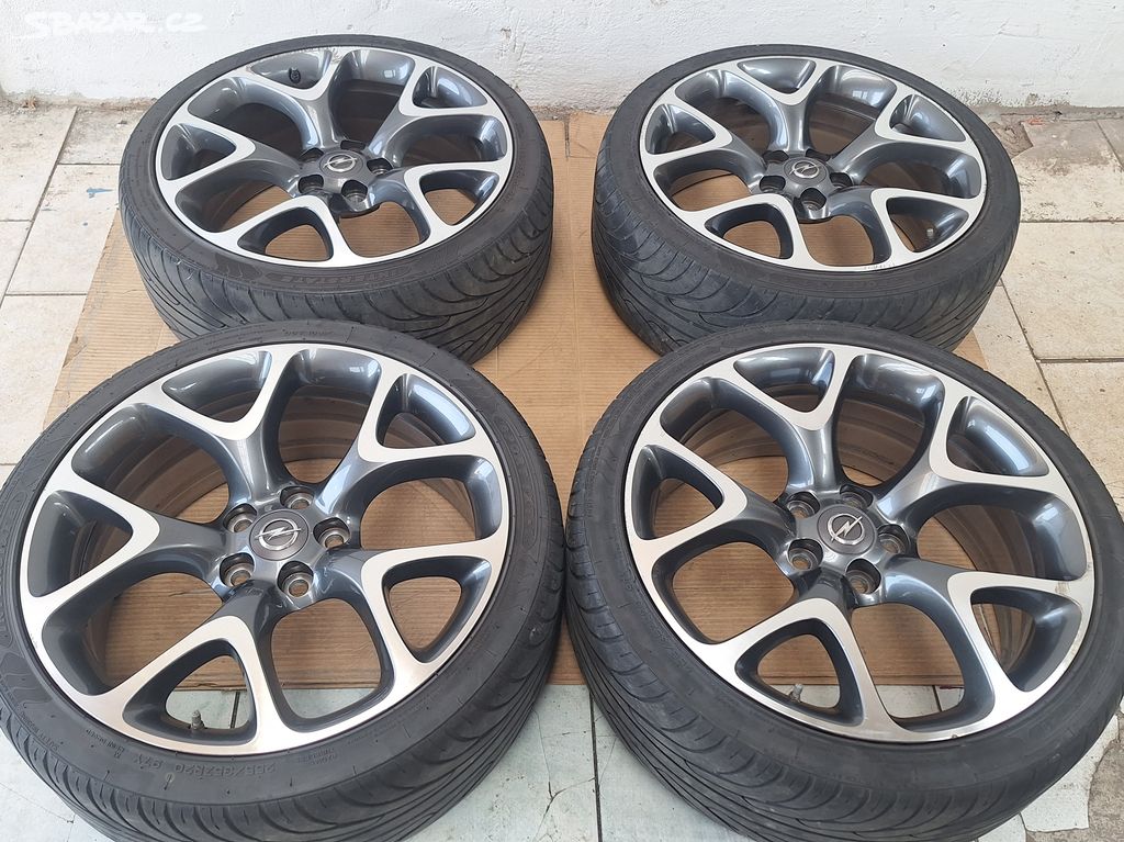 Alu kola Opel 20" 5x120 pneu 255/35 R20 Insignia