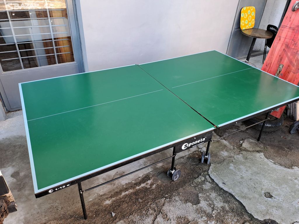 Ping pong stůl