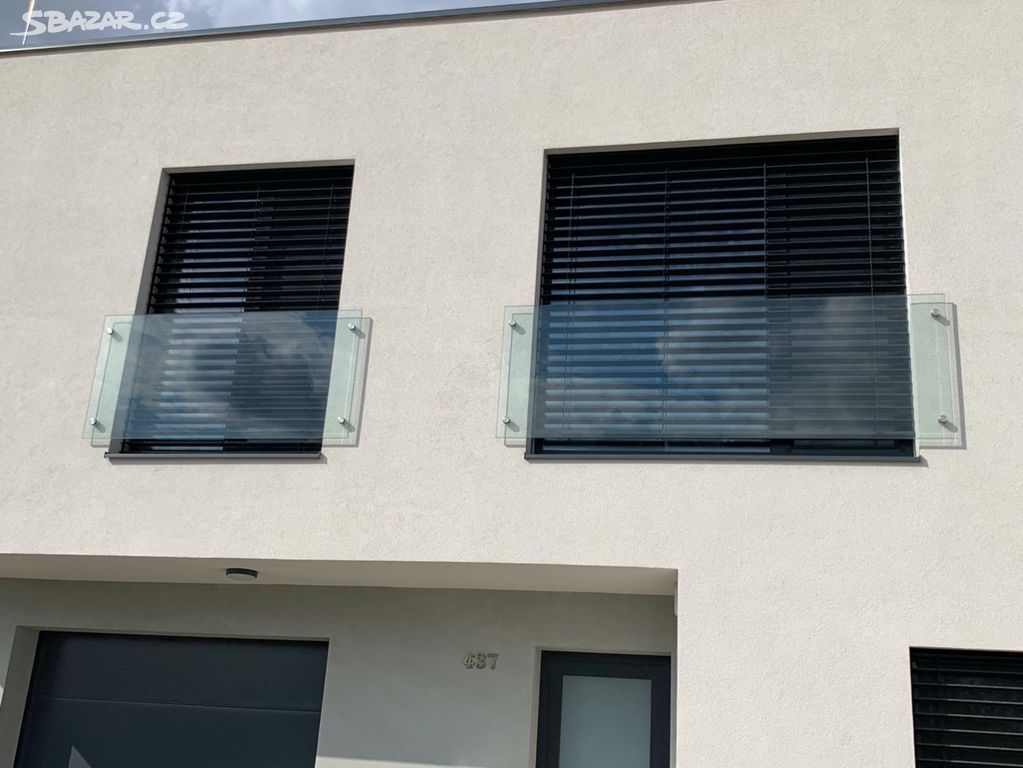 Skleněné zábradlí - pro francouzské okno (okna)