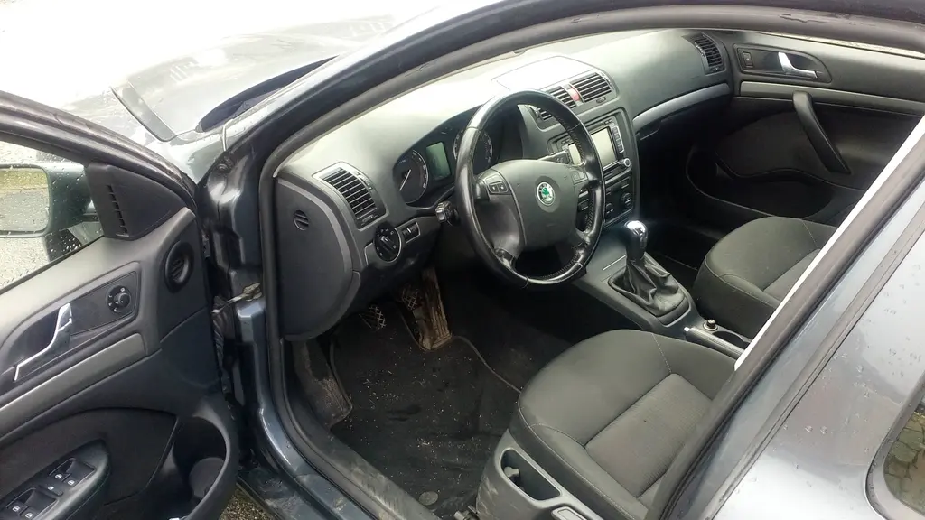 Škoda Octavia II 1.9 TDI 77kW Elegance rv 2010-TOP - fotka 4