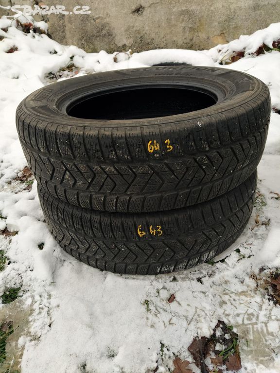 643. 2x zimní pneu pirelli 215/65 r17 (cca 5,5mm)