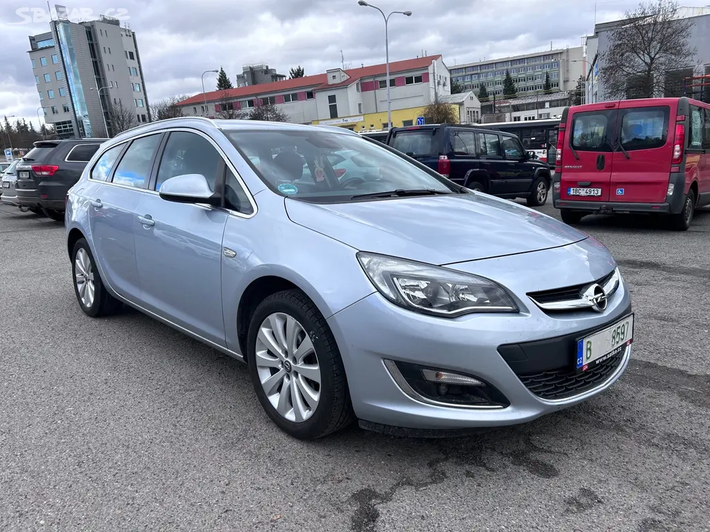 Opel Astra, J Sports Tourer, nové TURBO - fotka 3