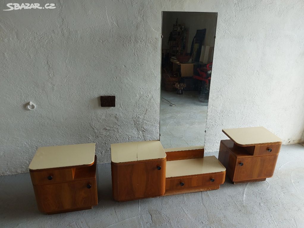 Starožitný nábytek - stolky, psycha - zrcadlo