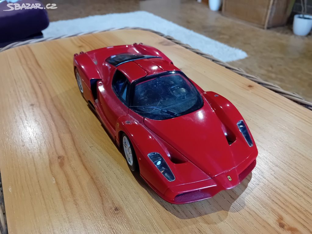 Model Ferrari Enzo 1:18