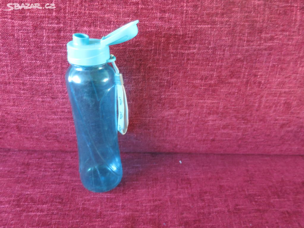 Plastová lahev na pití 24 x 7 cm