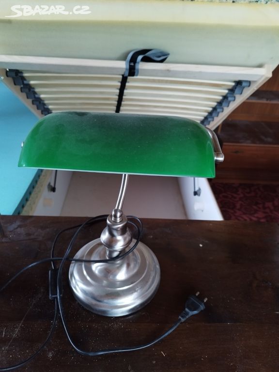 Lampa k pracimu stolu