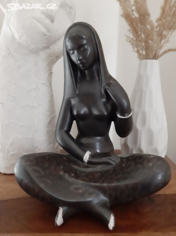 Keramická socha "Sedící Egypťanka" -Keramia Znojmo