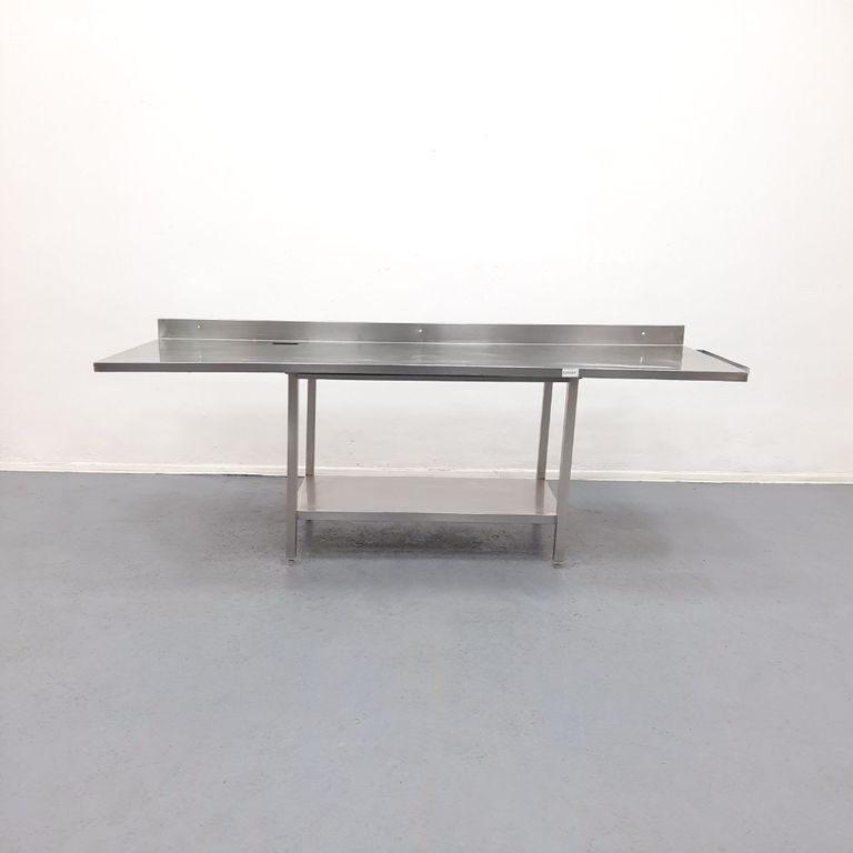 Nerezový stůl se zadním lemem a policí 260x85x90 c