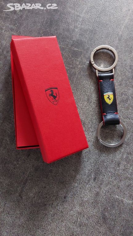 Originální kožená Ferrari klíčenka