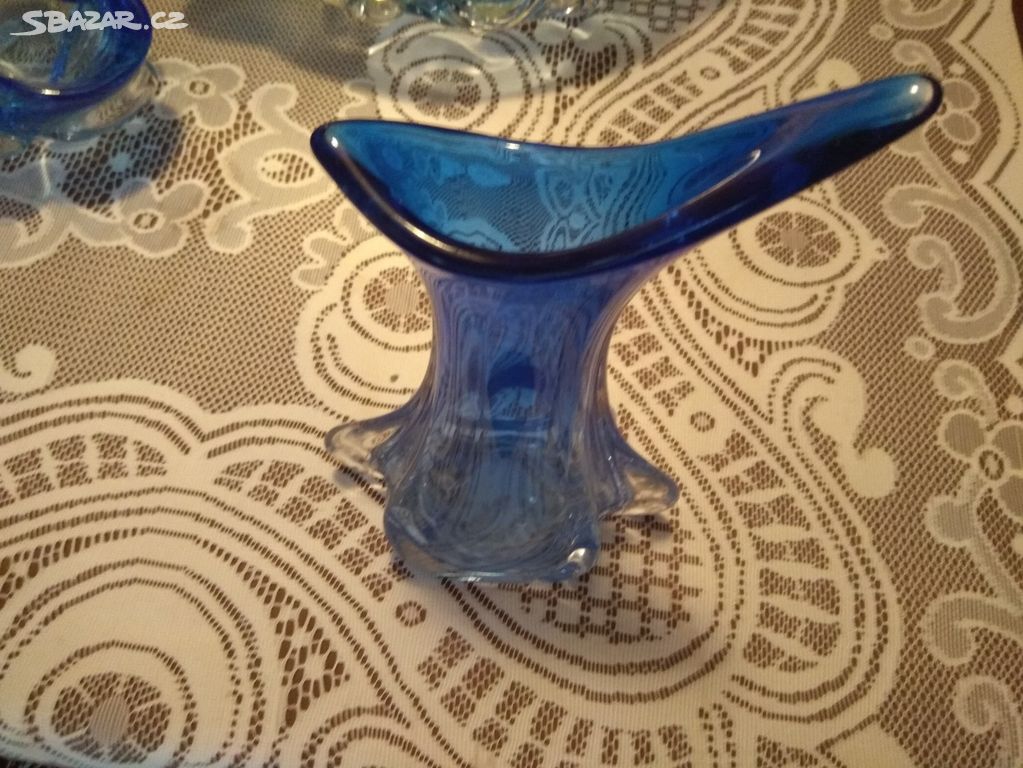 Soubor modrého skla - váza, mísa, popelník