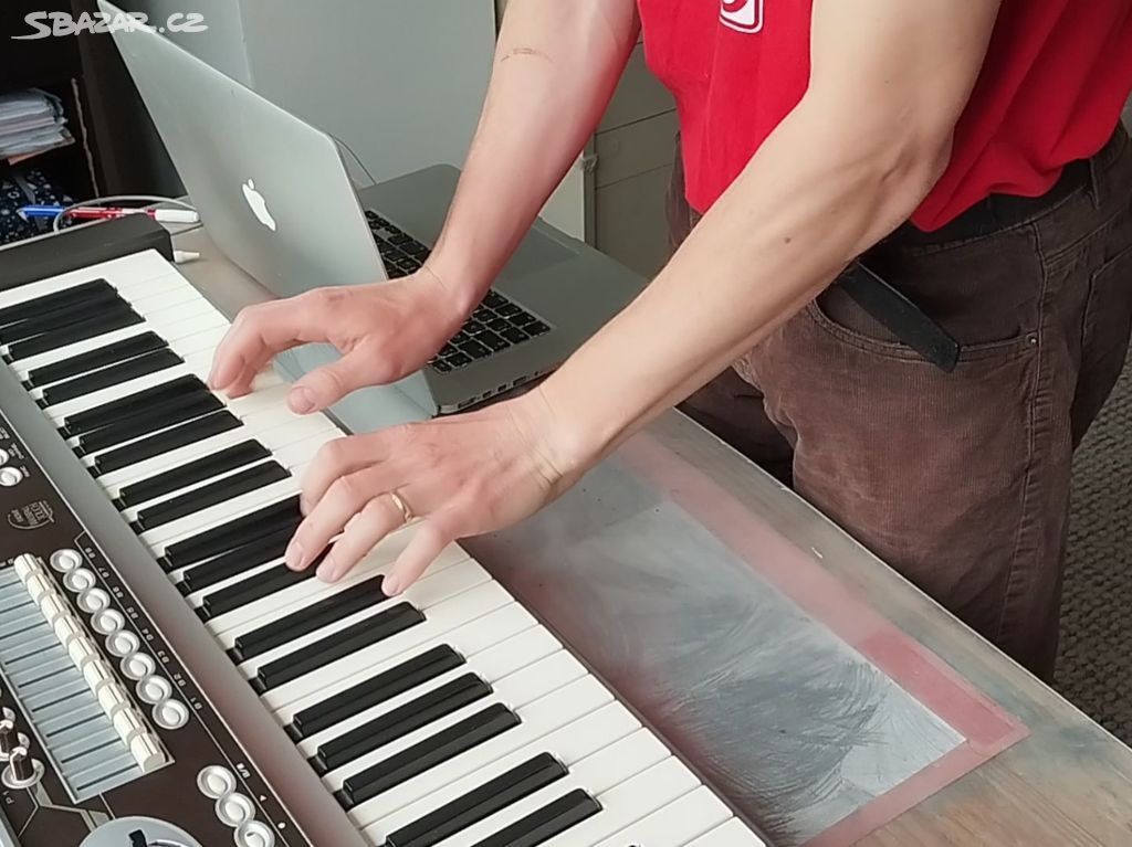 Klávesy MIDI s varhanní klaviaturou