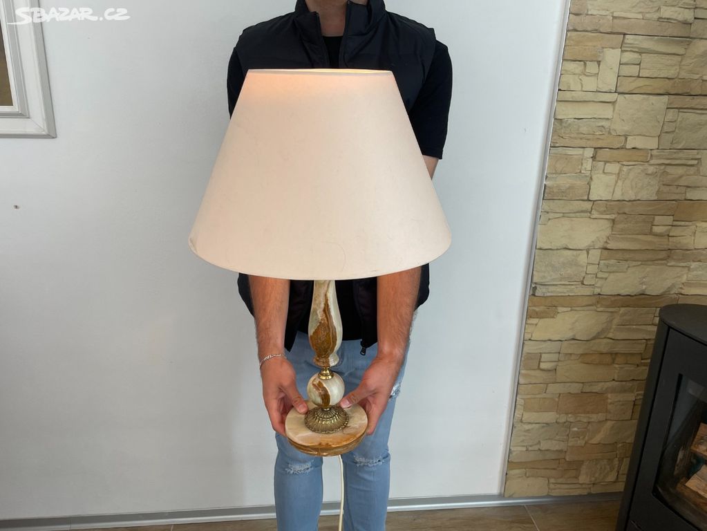 Stolní lampa mramor s mosazným zdobením