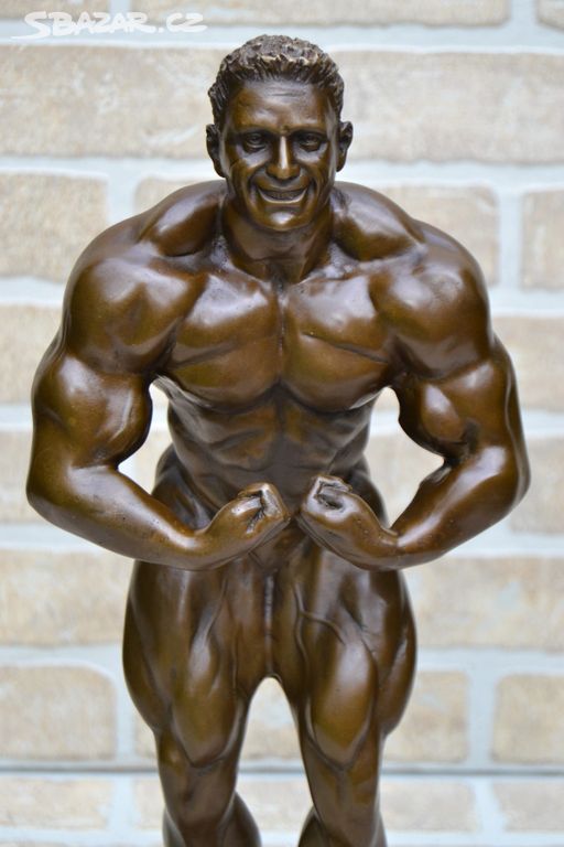 Bronzová socha - KULTURISTA