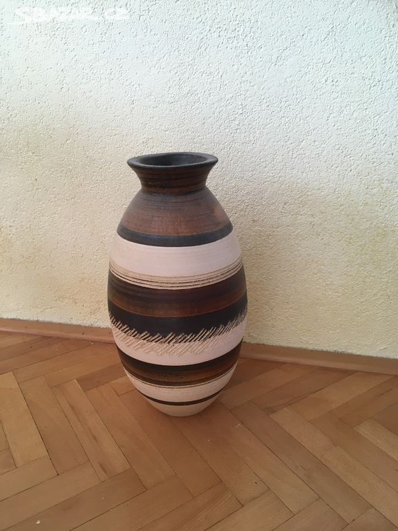 Masivní velká keramická váza