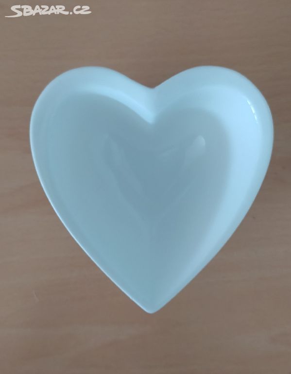 Porcelánová miska ve tvaru srdce
