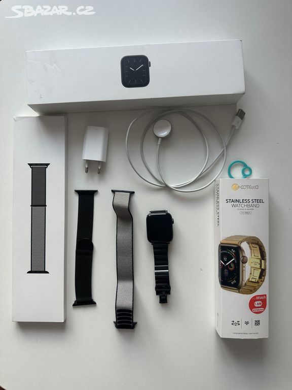 Apple Watch Series 5 44mm Space Gray Aluminum GPS