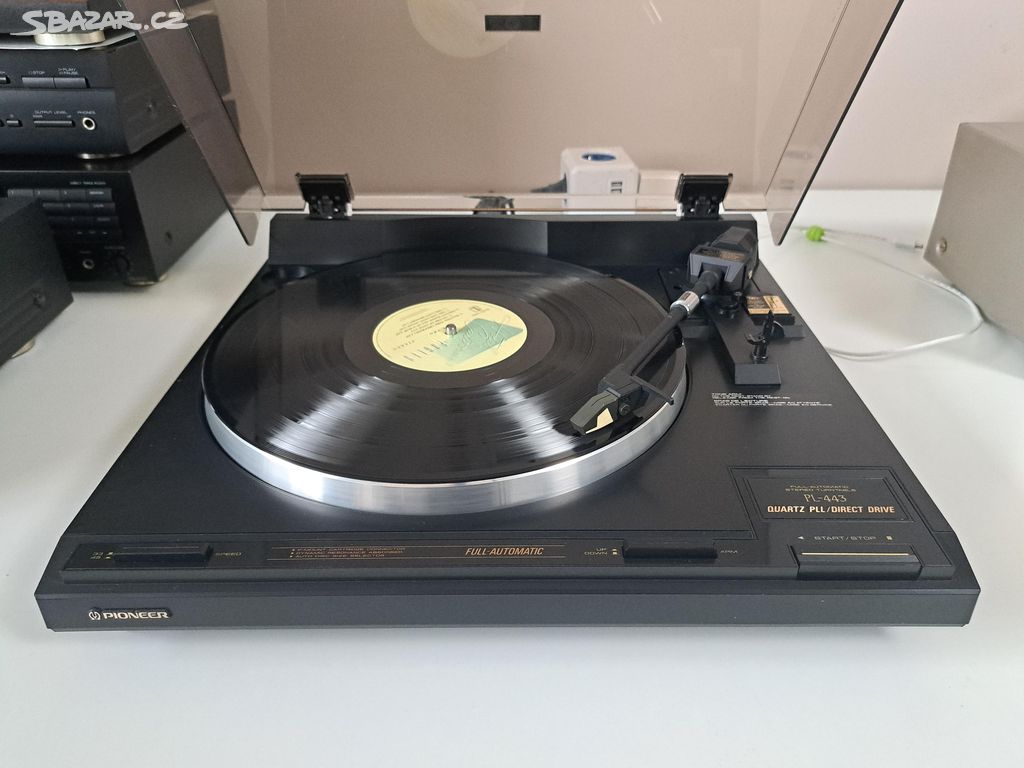 Gramofon PL 443