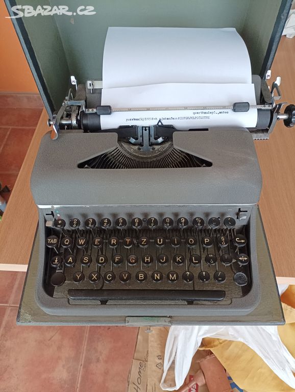 nabízím starodávný psací stroj