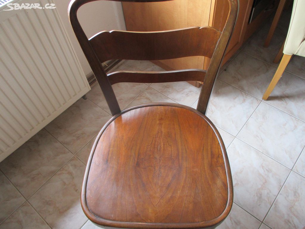 Prodej 3 kusů židlí Thonet s označením