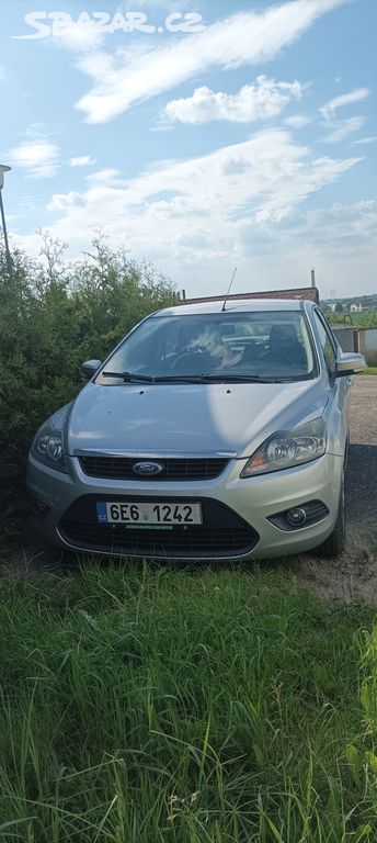 Osobní automobil Ford Focus + 2x sada pneu