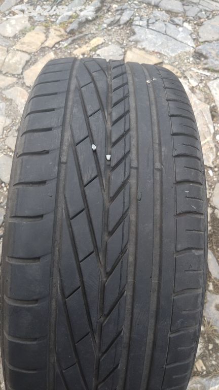 prodám 2 letní pneu 215 45 17 GOODYEAR vzorek 80%