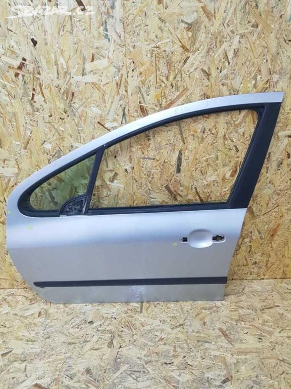 Dveře levé přední Peugeot 307 Stříbrná EZR poškoze