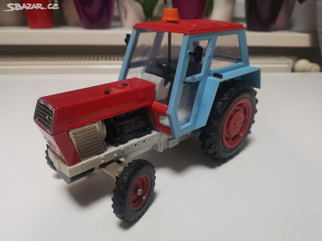 Stará retro hračka Traktor Zetor Crystal KDN