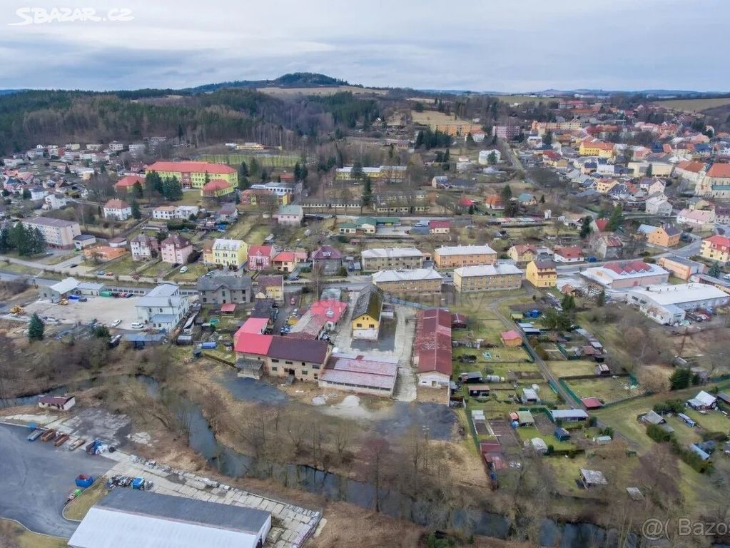 Pronájem autodílny,výrobních prostor,garáží,skladů