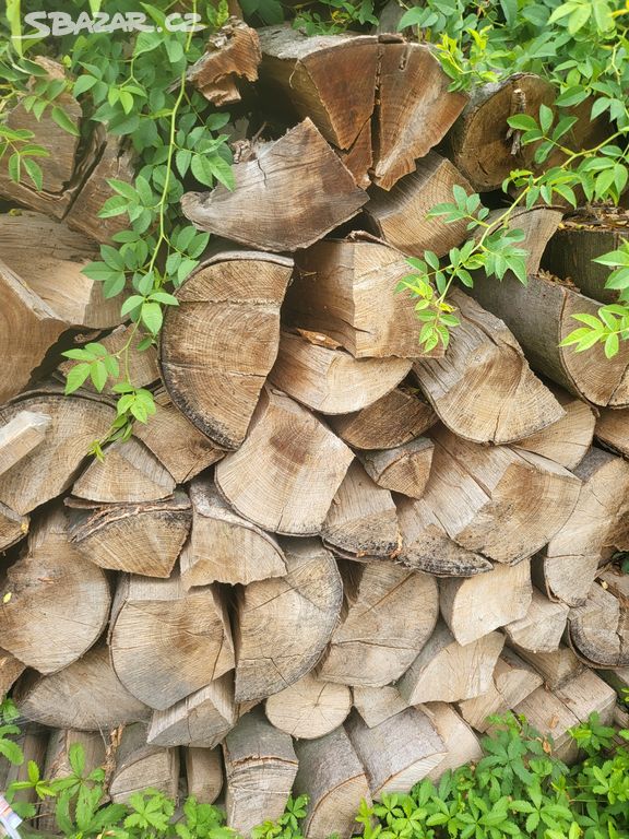 Palivové dřevo suché štípané