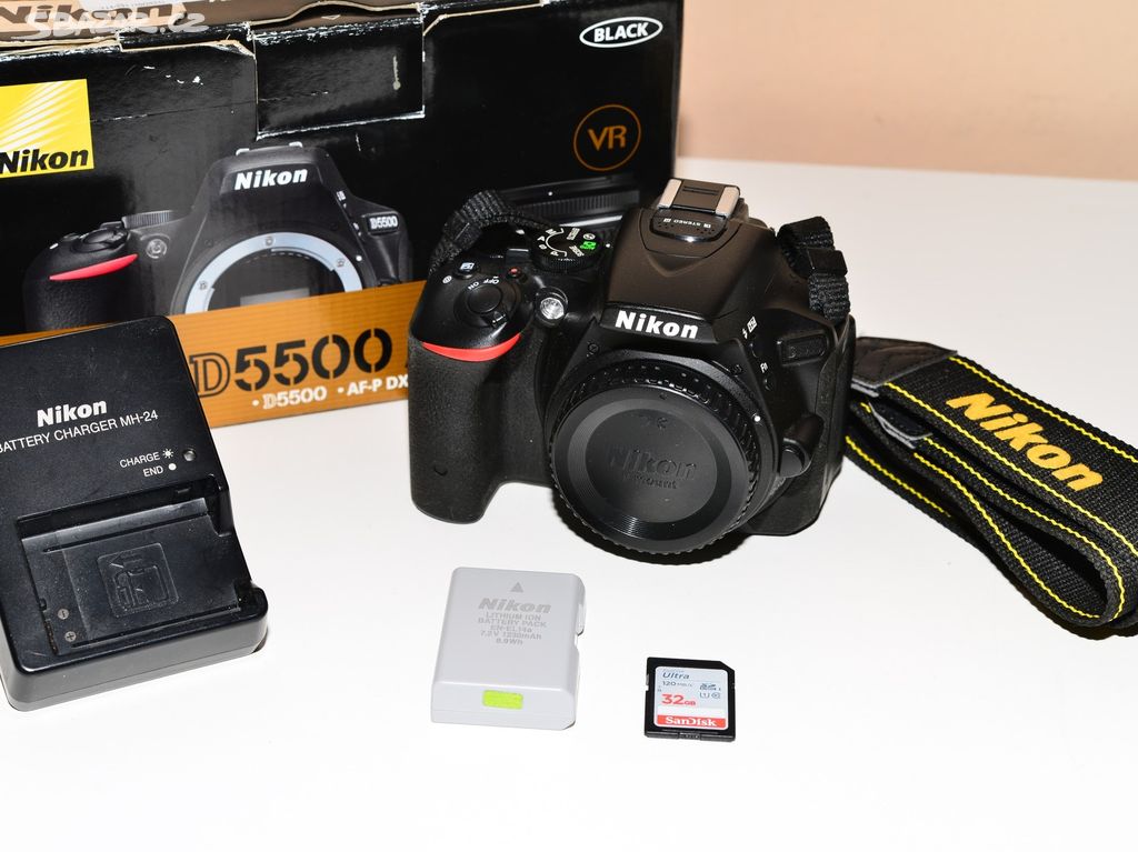Nikon D5500 + příslušenství ( 10 tisíc exp.)
