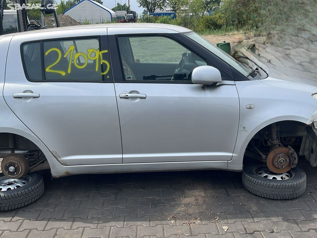 Prodám náhradní díly z vozu SUZUKI SWIFT č. 21095