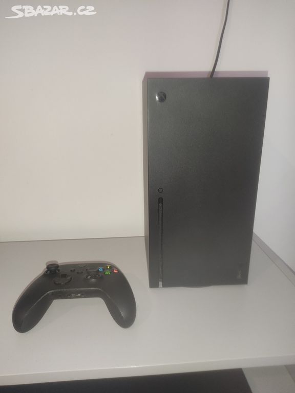 XBOX SERIES X + účet Microsoft (35 her)