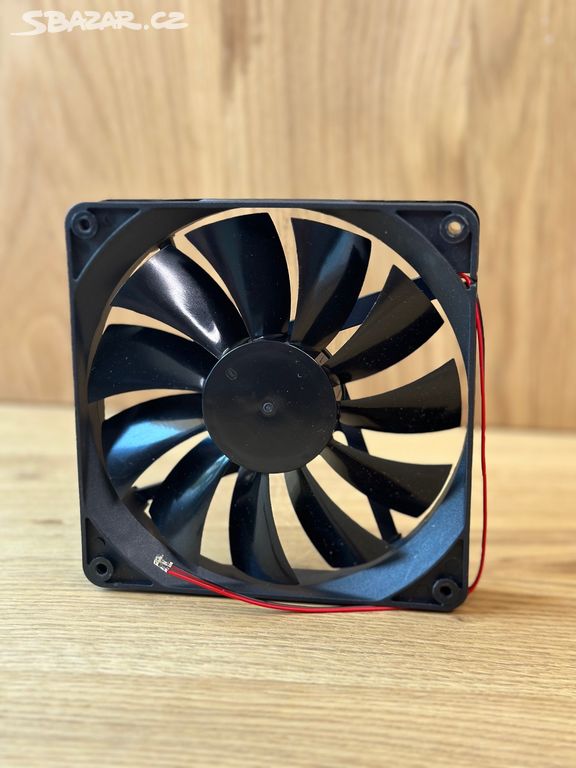 PC větráček/ventilátor 135 mm, pro zdroj 2 pin