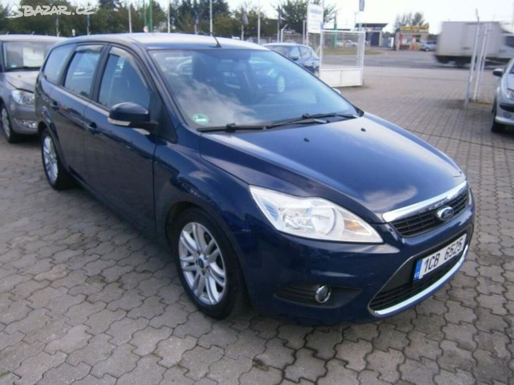 Ford Focus 1.6i 74kw,serviska,2x kola benzín