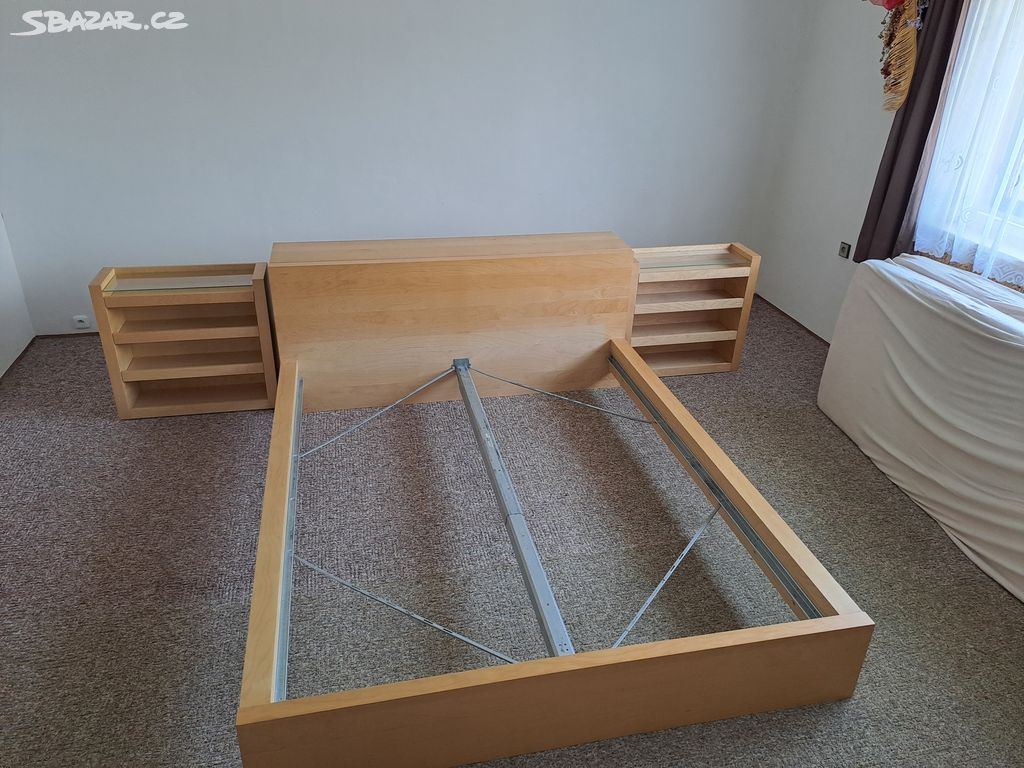 Postel MALM IKEA 160x200 zasouvací stolky