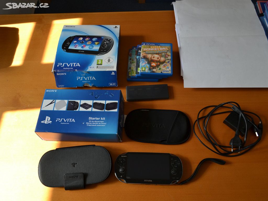 PlayStation Vita PCH-1004 + 5 her + příslušenství