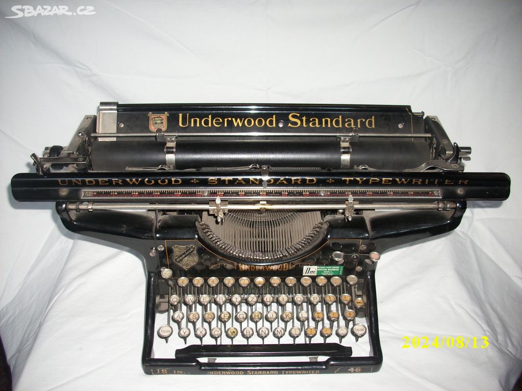 psací stroj značky UnderWood Standard