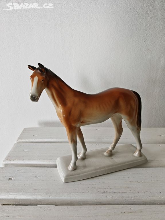 Soška koně porcelán