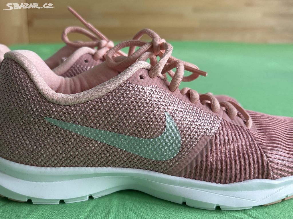 TENISKY NIKE - 37,5