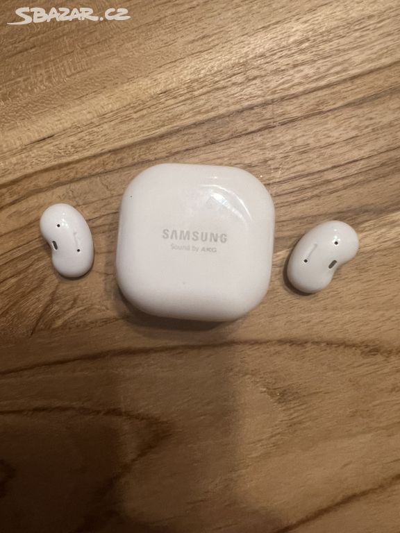 Bezdrátová sluchátka Samsung Galaxy Buds Live bílá